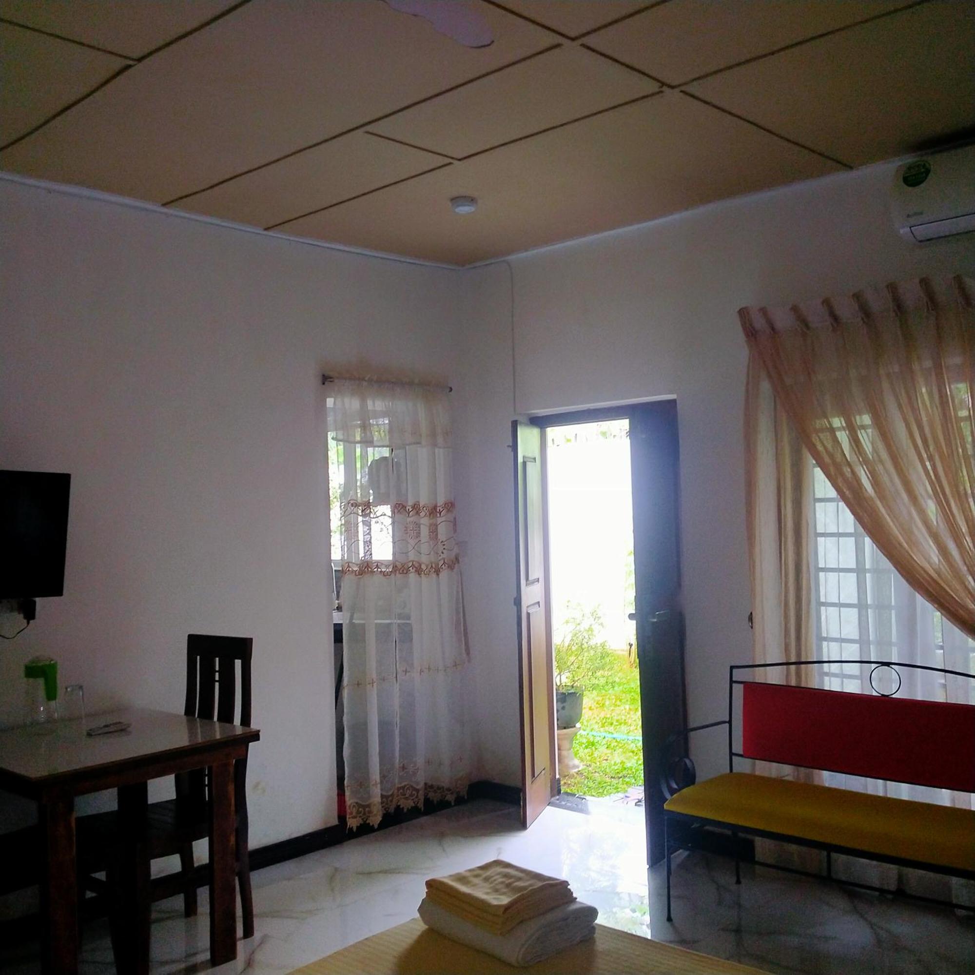 Living Home Negombo Quarto foto