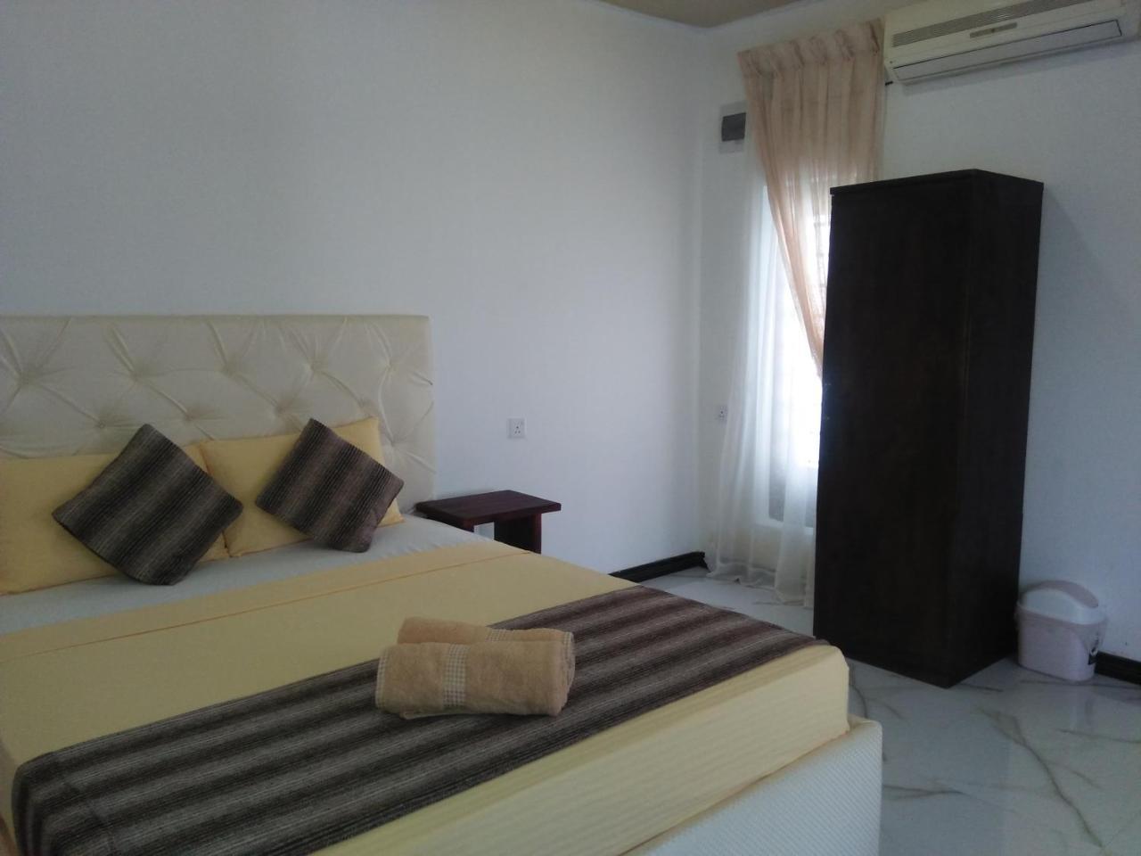 Living Home Negombo Quarto foto