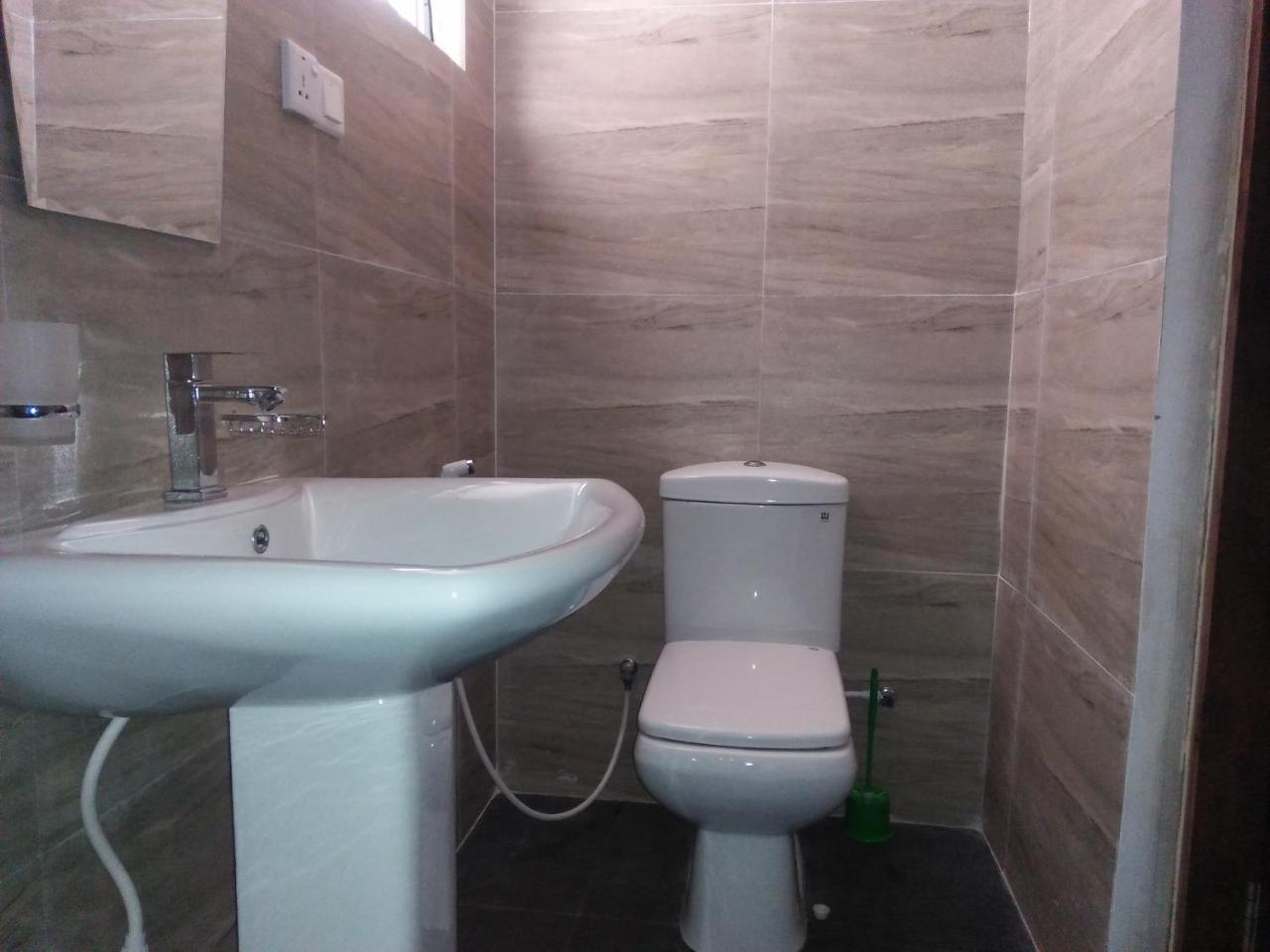 Living Home Negombo Quarto foto